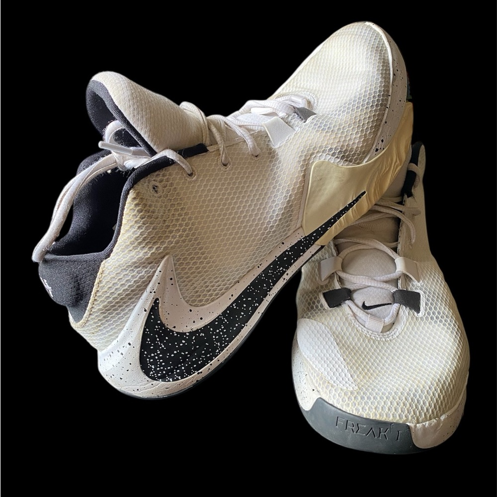 Nike Giannis Basketball shoes men’s size 12
